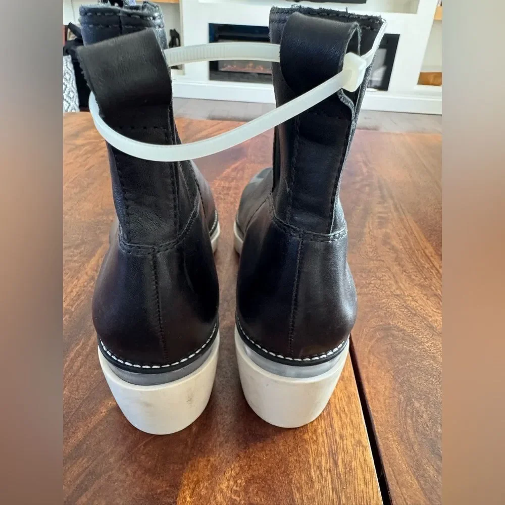 Bernardo Sutton Leather Black Calf Chelsea Boot -  Women’s Size: 11